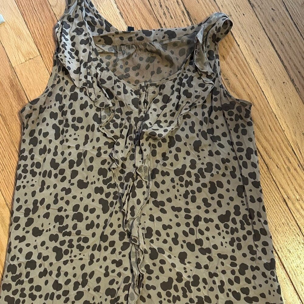 Gap Womens Animal Print Sleeveless Shirt with Ruffle Neckline Size Medium